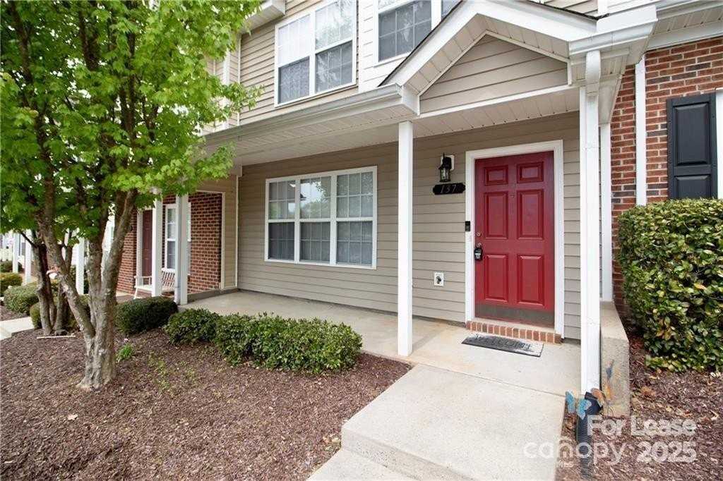 137 Lynch Cir - Photo 3 of 38