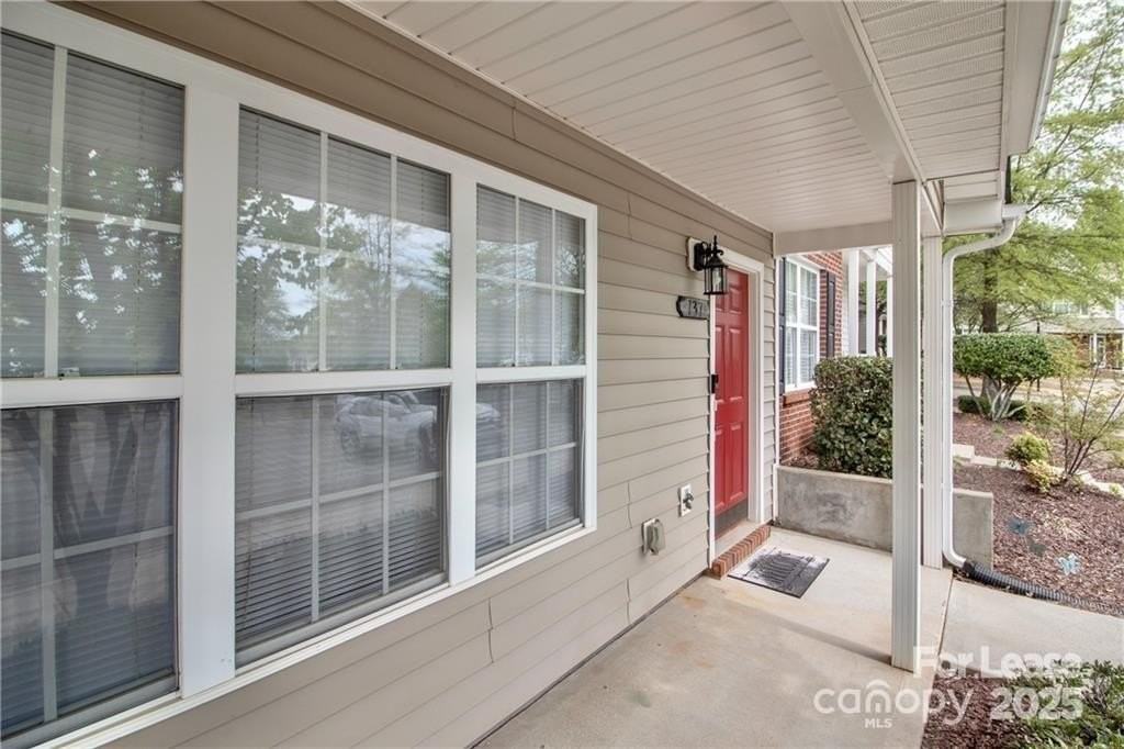 137 Lynch Cir - Photo 4 of 38