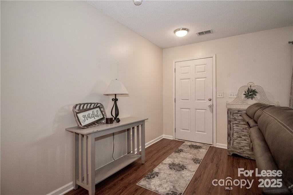 137 Lynch Cir - Photo 5 of 38