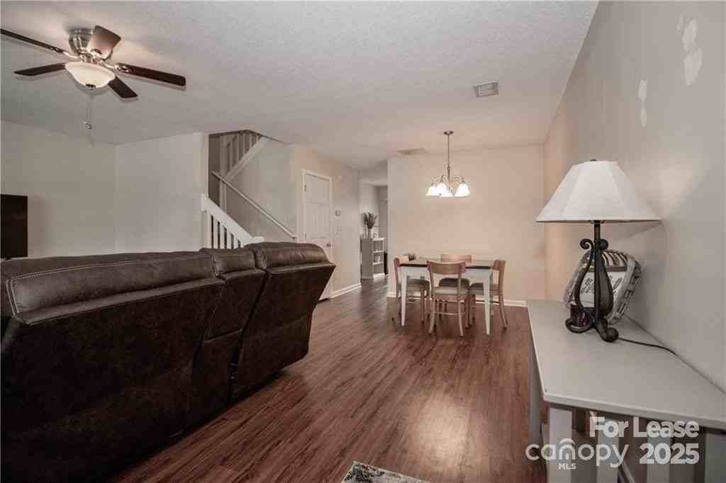 137 Lynch Cir - Photo 7 of 38
