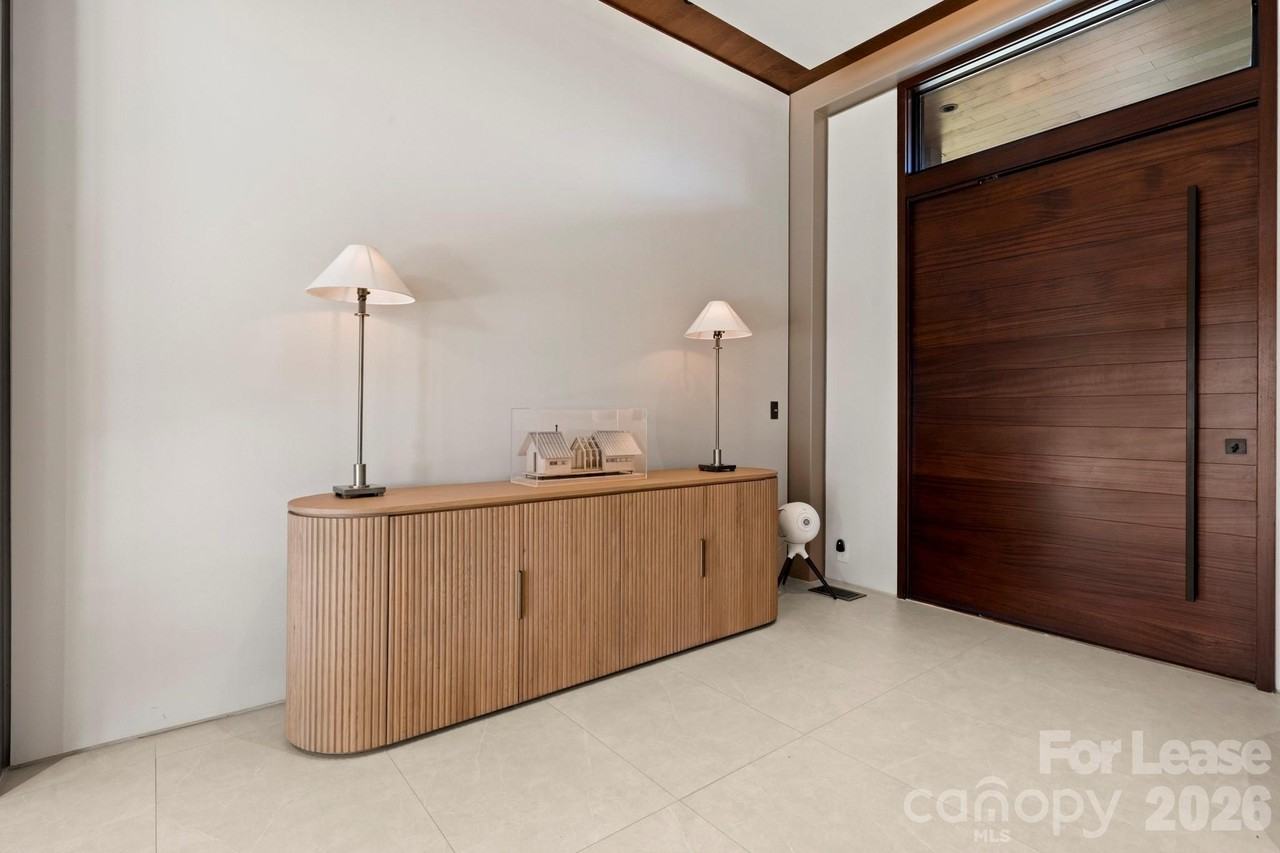 1709 Dearmon Dr - Photo 5 of 47