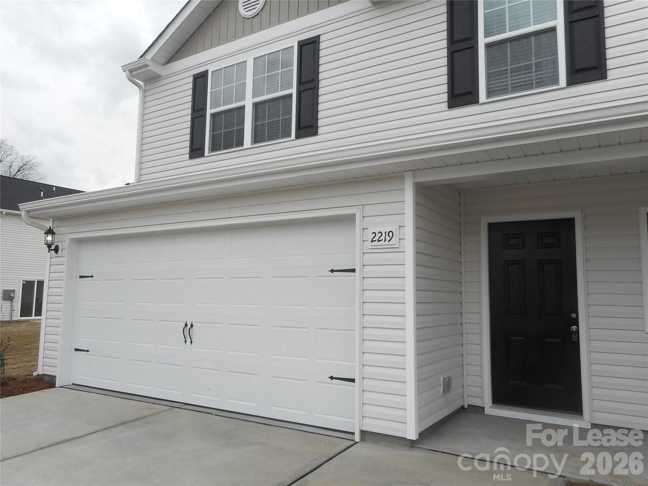 2219 Latimer Ln - Photo 2 of 18