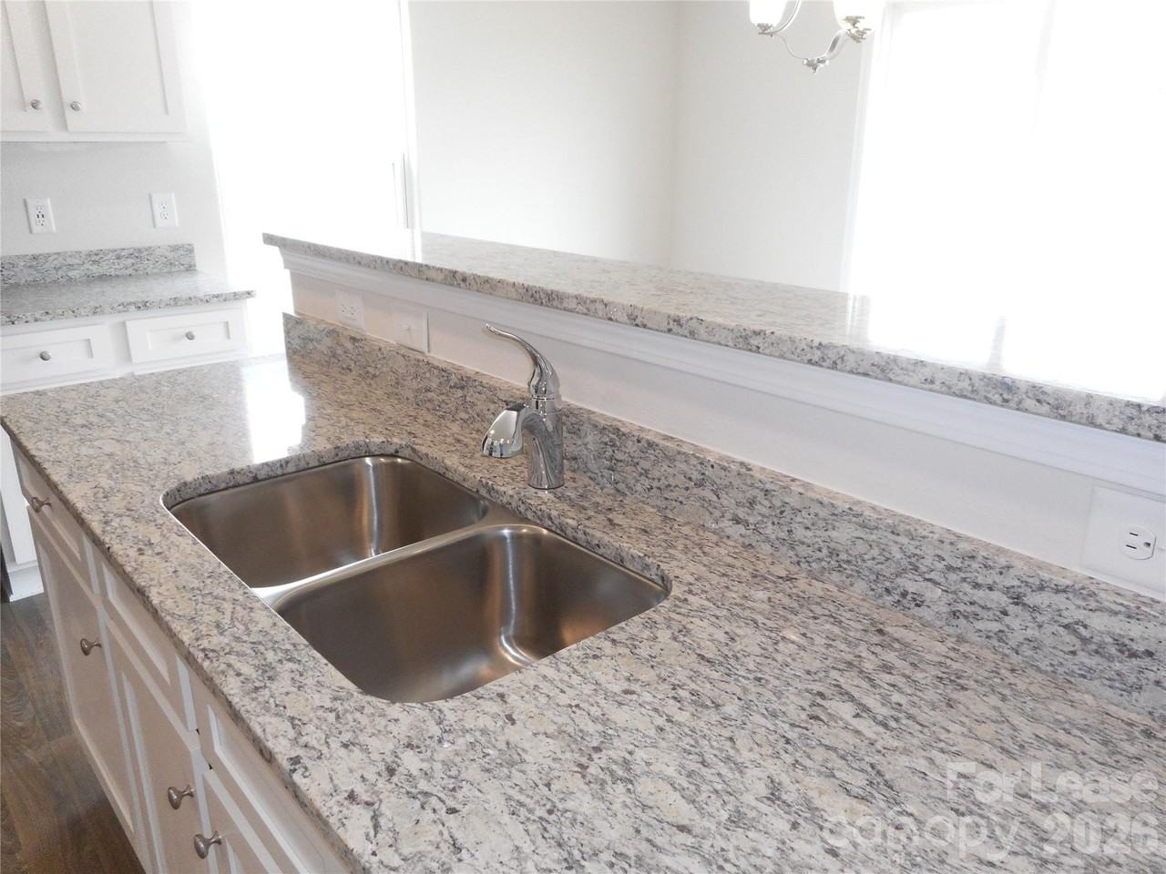 2219 Latimer Ln - Photo 3 of 18