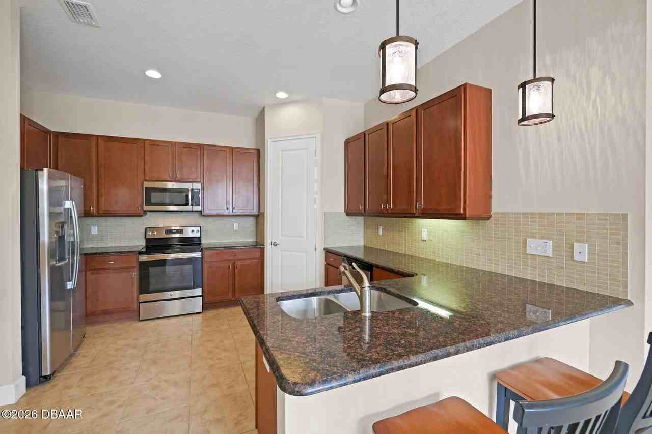 716 Aldenham Ln - Photo 3 of 13