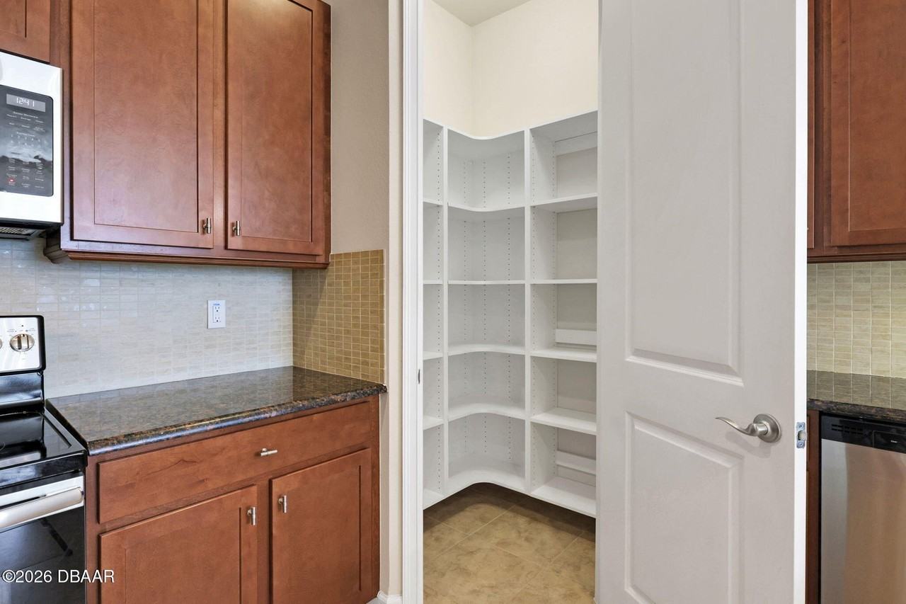 716 Aldenham Ln - Photo 4 of 13