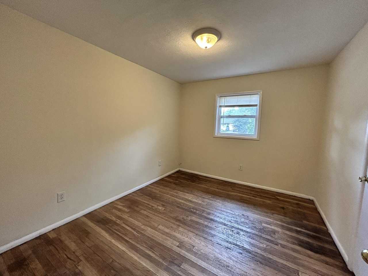 315 Brackin St - Photo 5 of 9