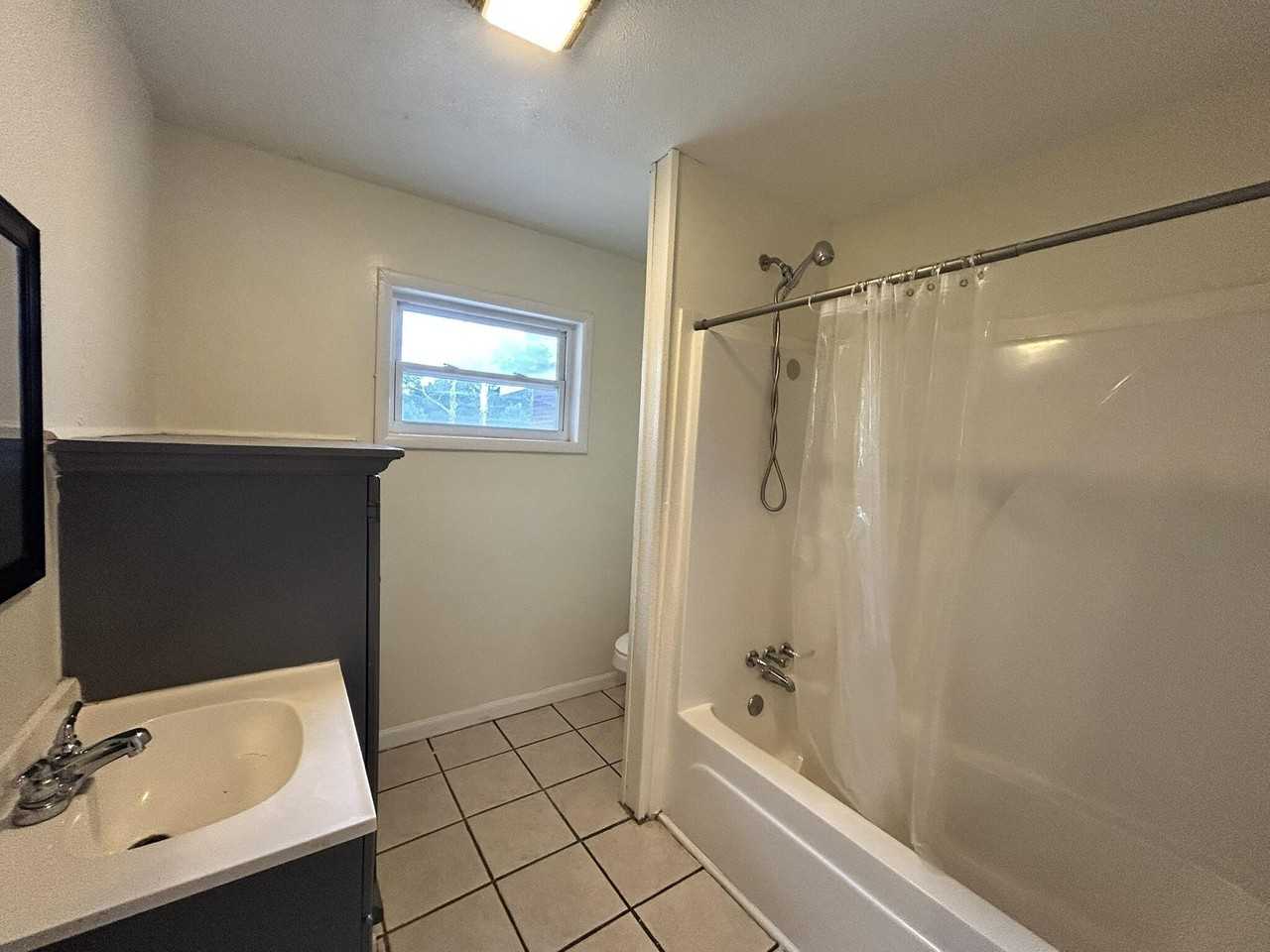 315 Brackin St - Photo 6 of 9