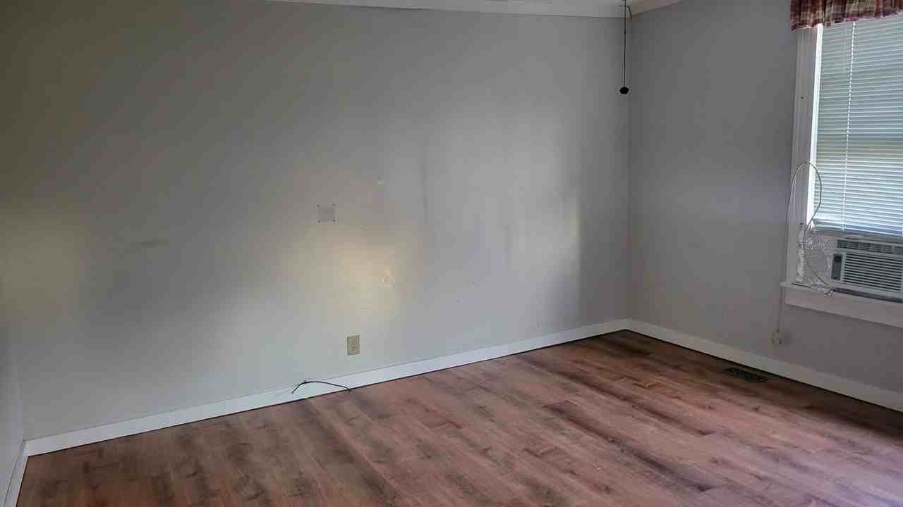 1109 N Erie St #1 - Photo 3 of 10