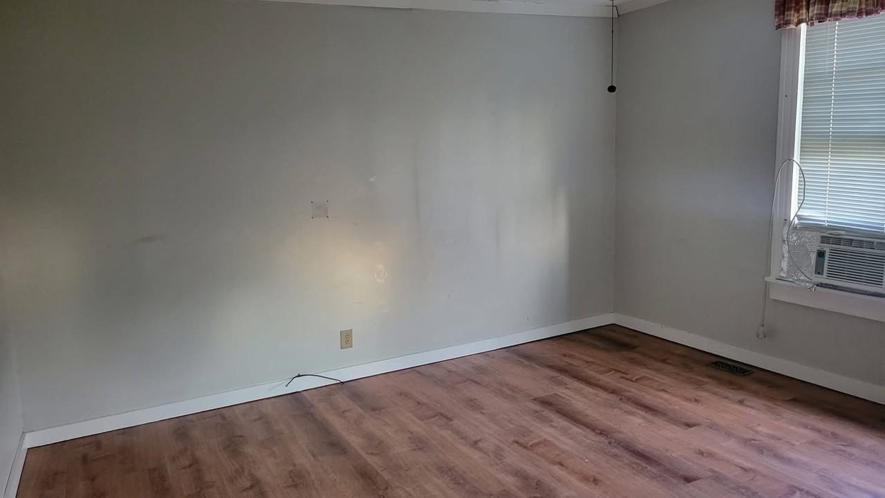 1109 N Erie St #1 - Photo 7 of 10