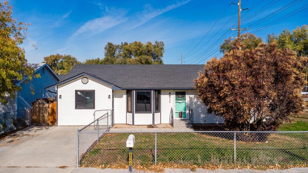 924 E Georgia Ave #1