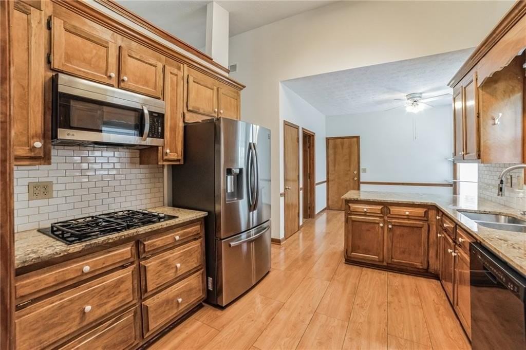 487 Ravinia Way - Photo 6 of 36