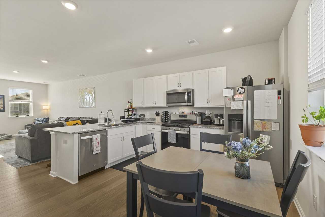 205 Ridgely Blvd #1 - Photo 5 of 17