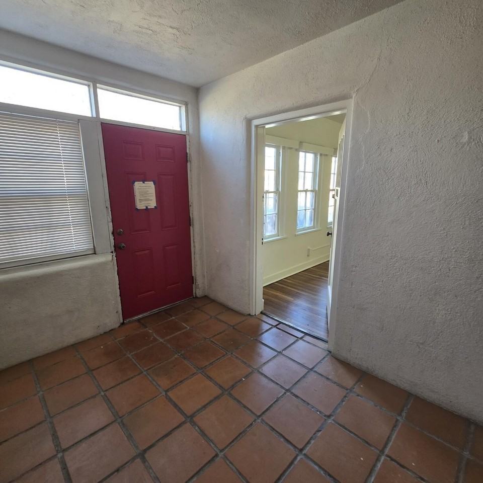 2134 Gold Ave Se - Photo 3 of 21