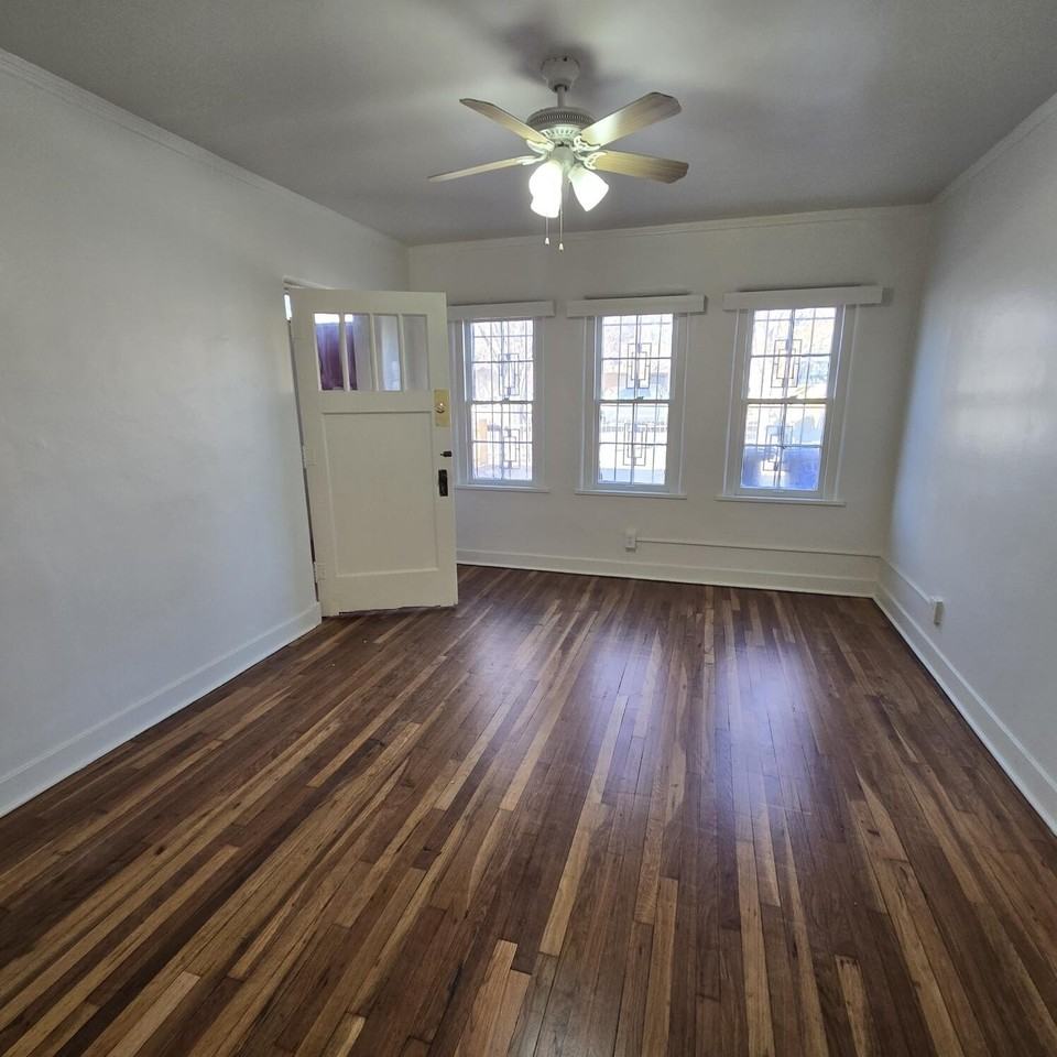 2134 Gold Ave Se - Photo 4 of 21