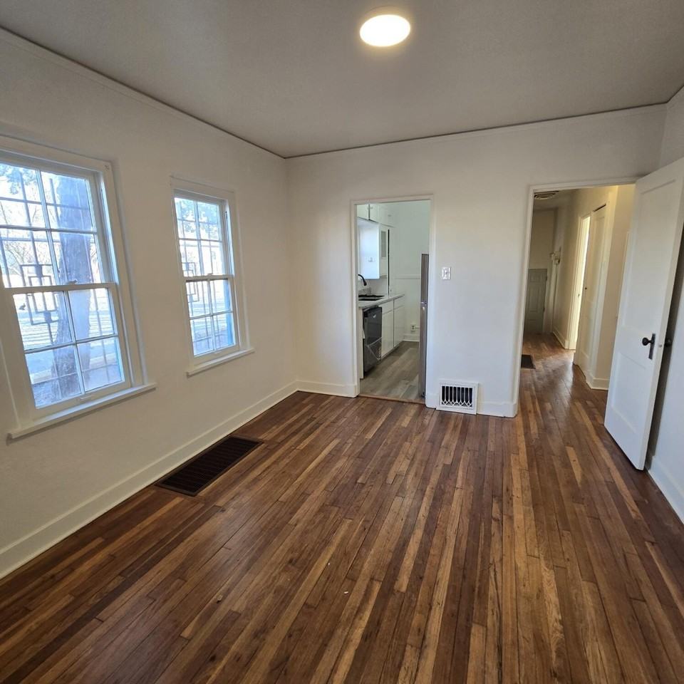 2134 Gold Ave Se - Photo 6 of 21