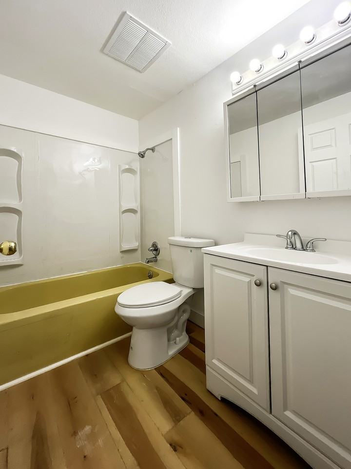 3637 Thompson Ave #3 - Photo 5 of 8