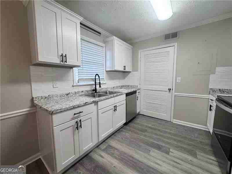 452 Lexington Dr - Photo 4 of 10