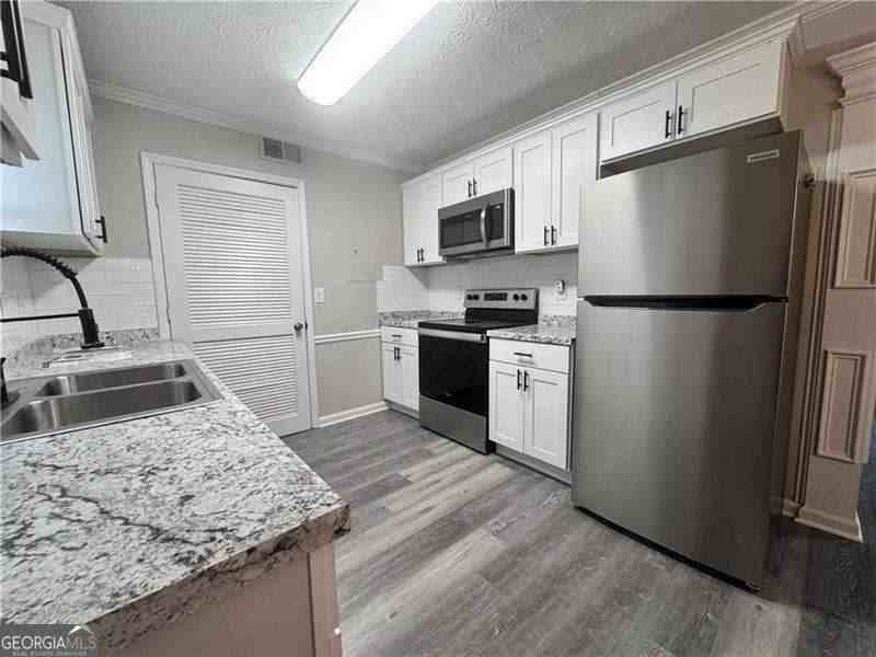 452 Lexington Dr - Photo 5 of 10