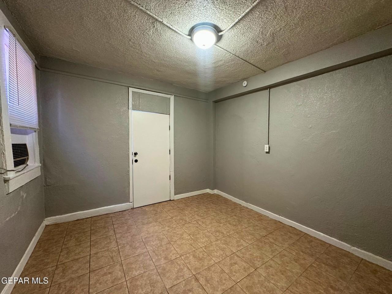 3121 Frutas Ave Apt 4 #04 - Photo 3 of 12