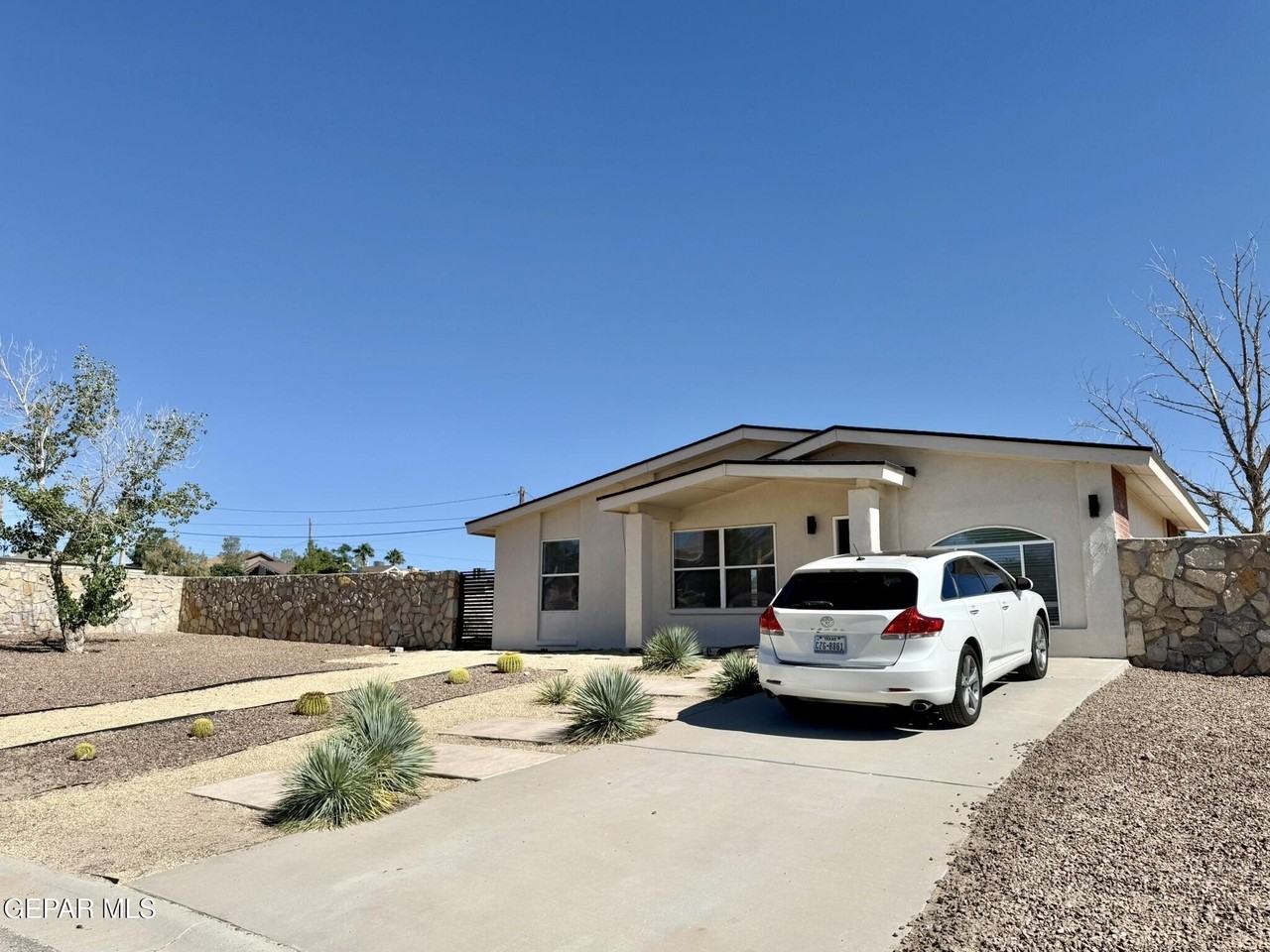 1217 Iguana Pl - Photo 2 of 32