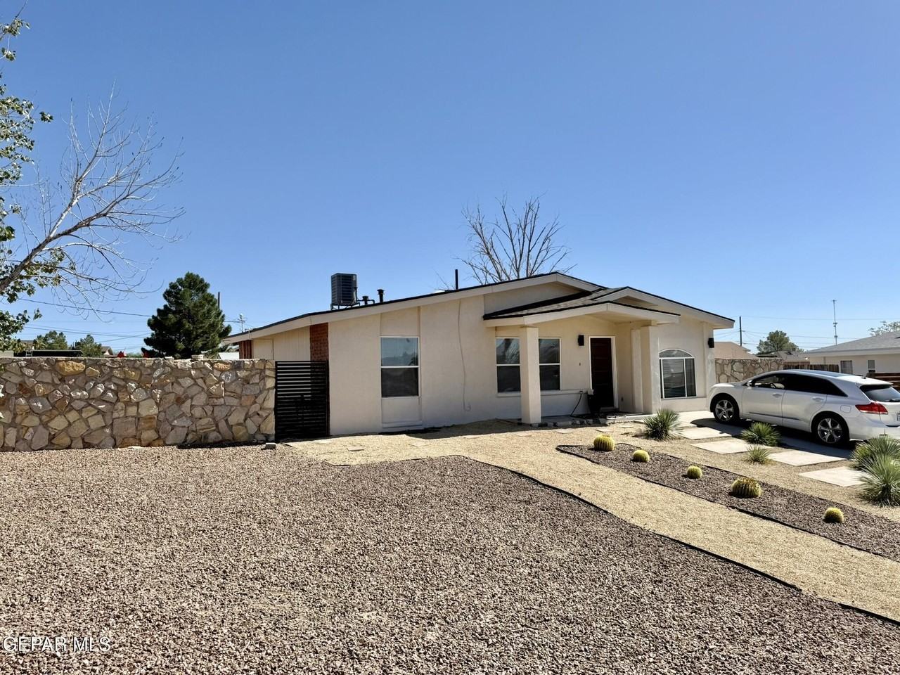 1217 Iguana Pl - Photo 3 of 32