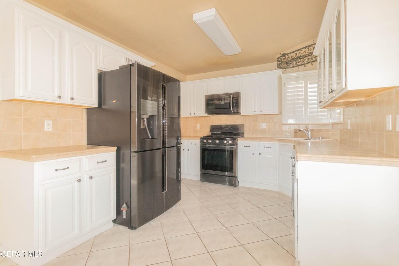 1325 John Ring Ln - Photo 3 of 47