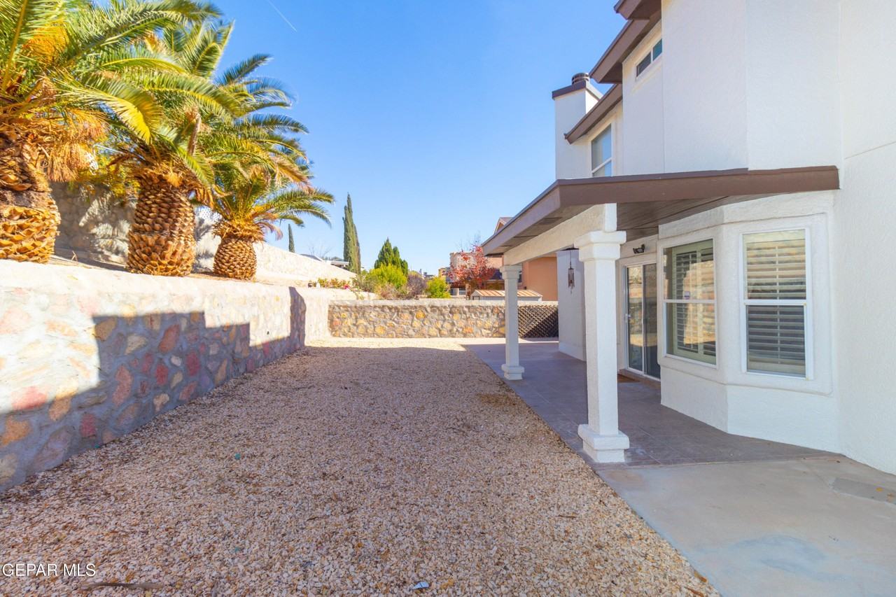 1325 John Ring Ln - Photo 5 of 47