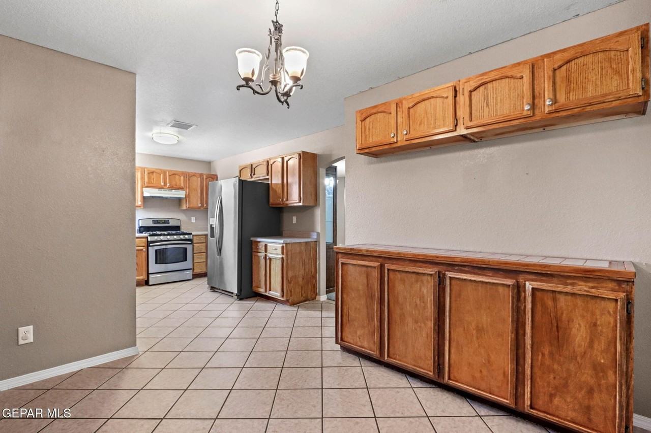 2376 Joshua Louis Dr - Photo 2 of 32