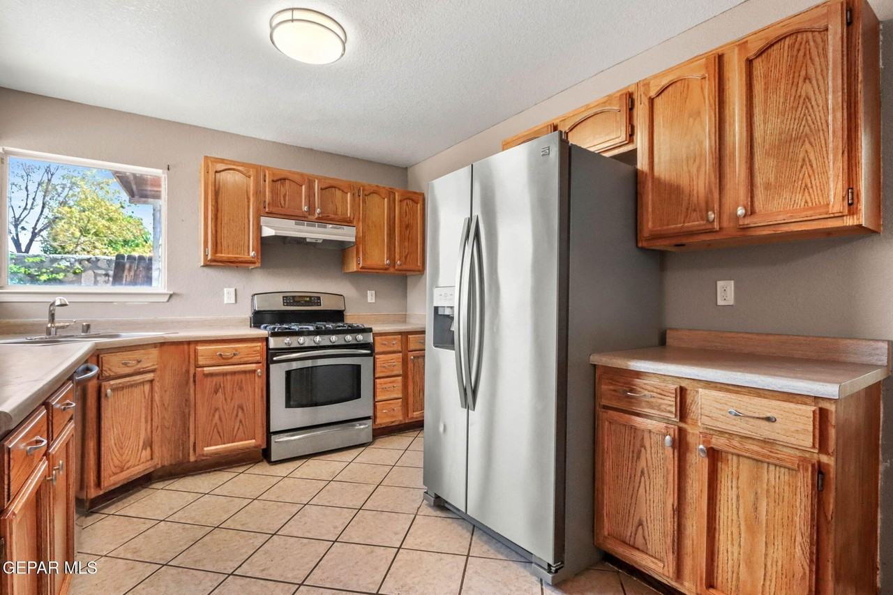 2376 Joshua Louis Dr - Photo 5 of 32