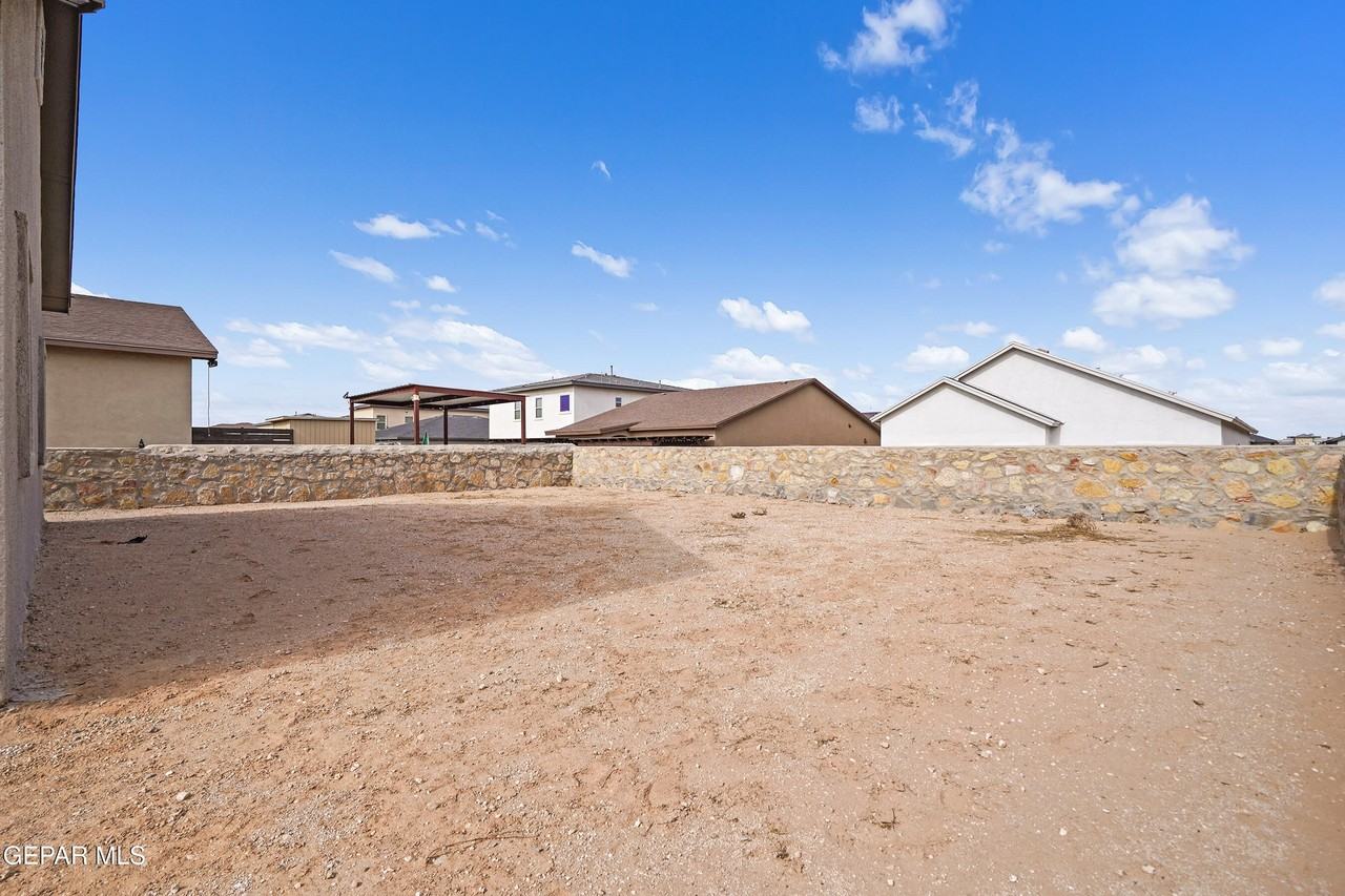 14761 Mike A Mendoza Ave - Photo 6 of 32