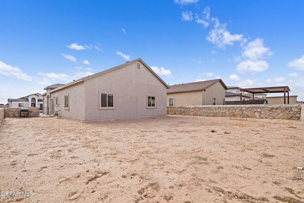 14761 Mike A Mendoza Ave - Photo 7 of 32