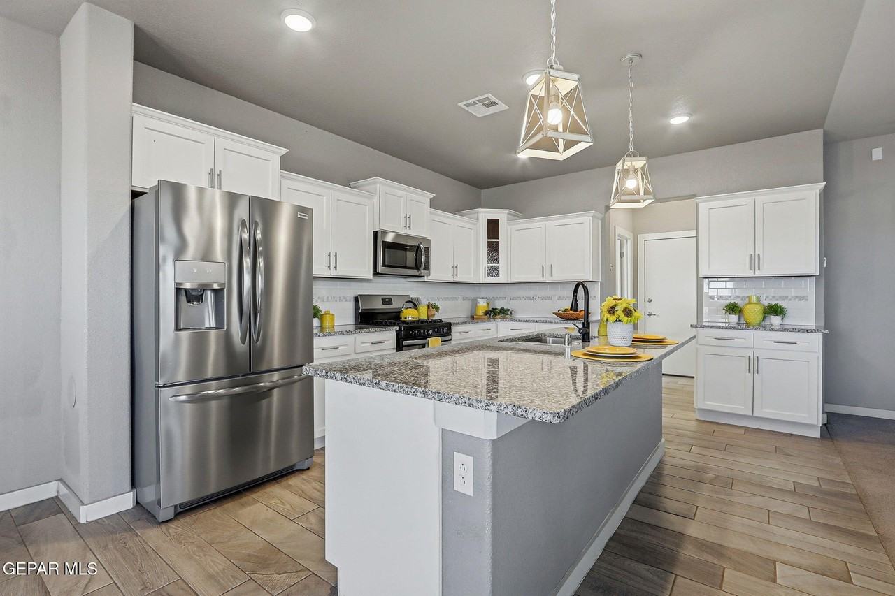 3328 David Palacio Dr - Photo 7 of 41