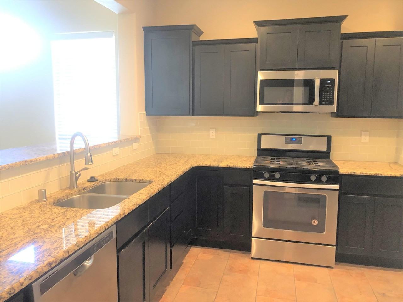 840 Holly Park Ave - Photo 4 of 14