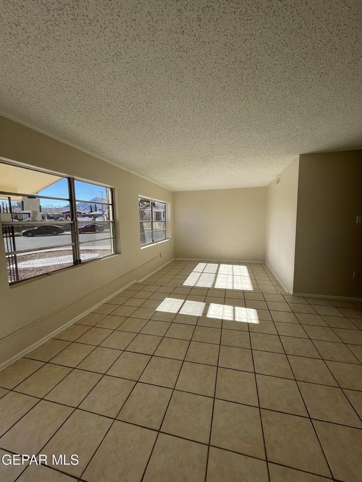 4917 Ajax Ct - Photo 4 of 18