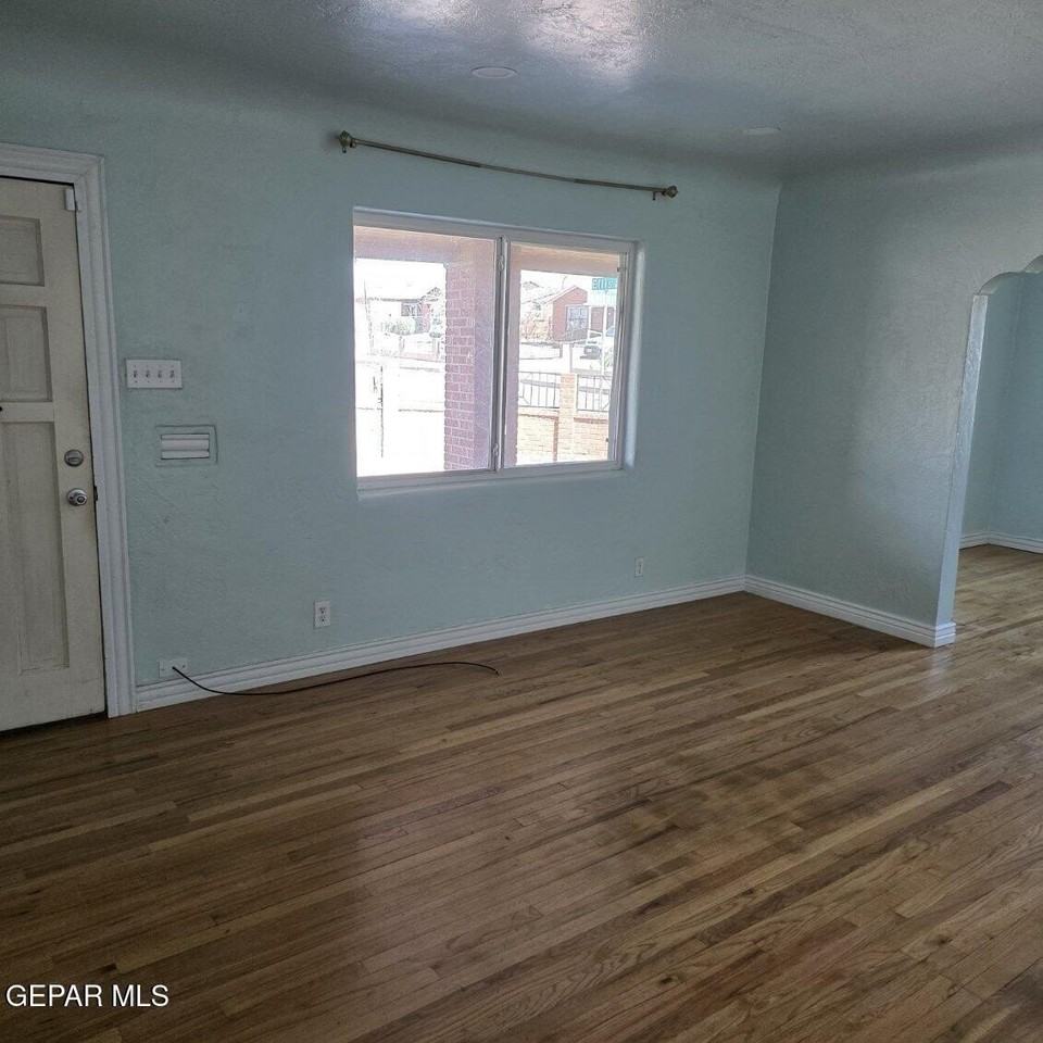 4642 Walter Ln - Photo 5 of 14