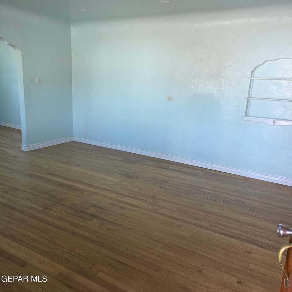 4642 Walter Ln - Photo 6 of 14