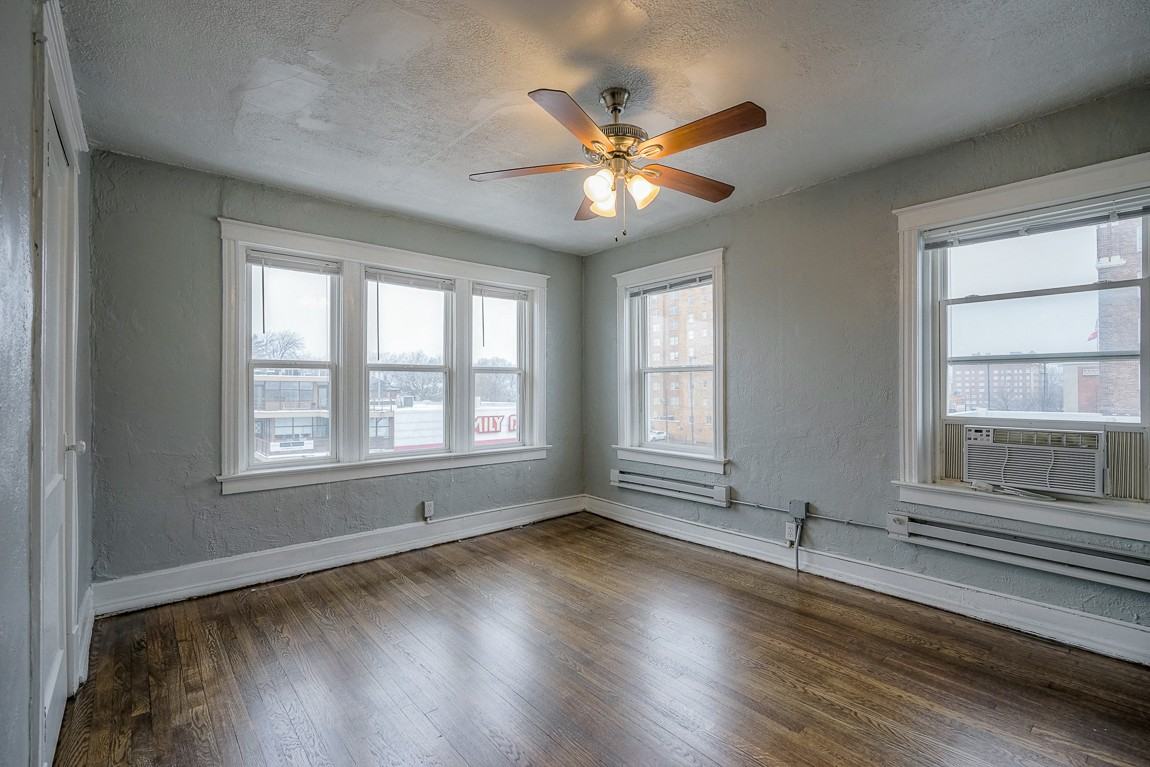 3721 Broadway - Photo 5 of 20