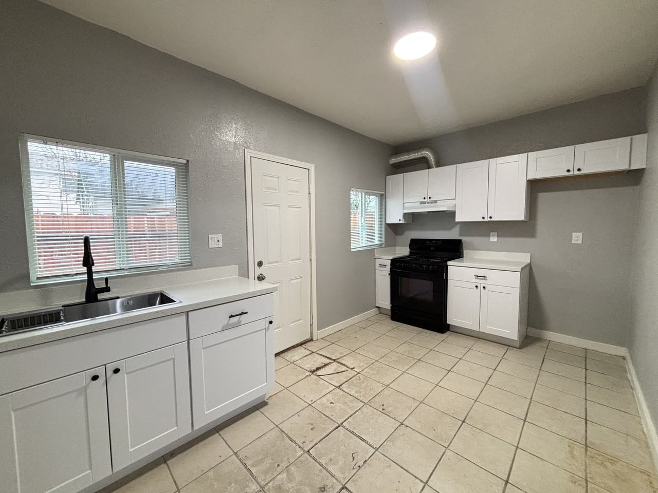 430 South Washington Street - Photo 3 of 6