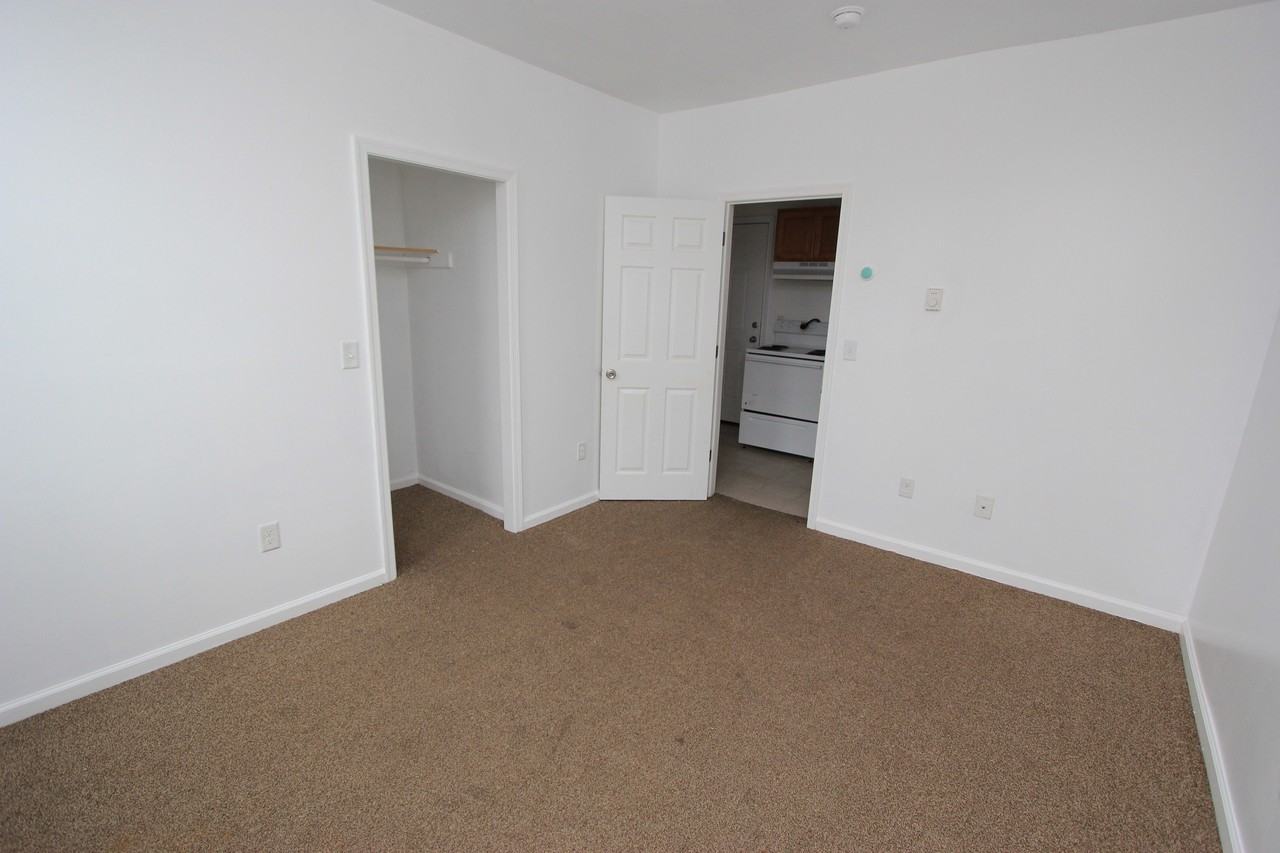 Madison St - Photo 4 of 17