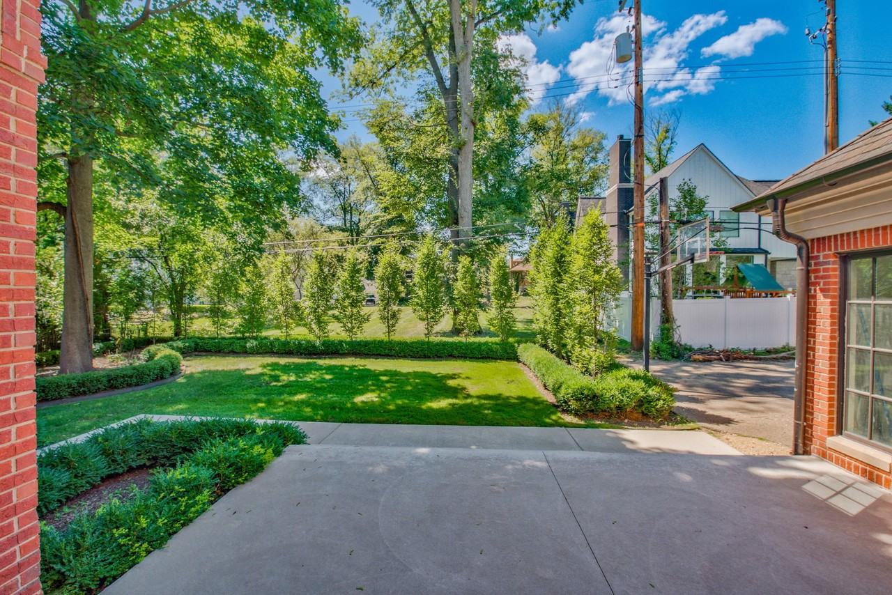 200 Aspen Rd - Photo 5 of 34