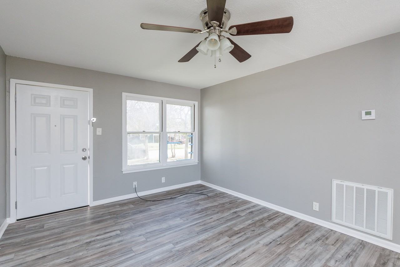 1025 Whitaker Dr #1 - Photo 5 of 18