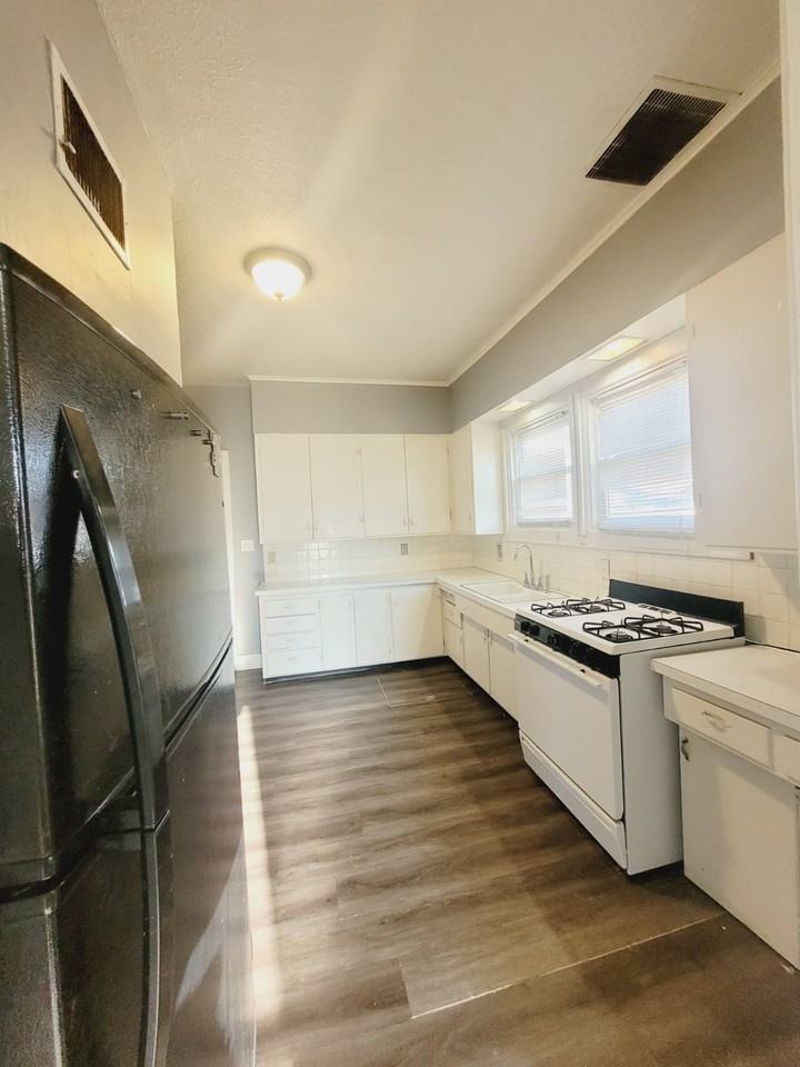 412 Yund St #1 - Photo 6 of 10