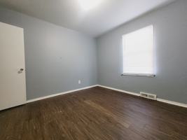 featured image of 922 W 4th St #1