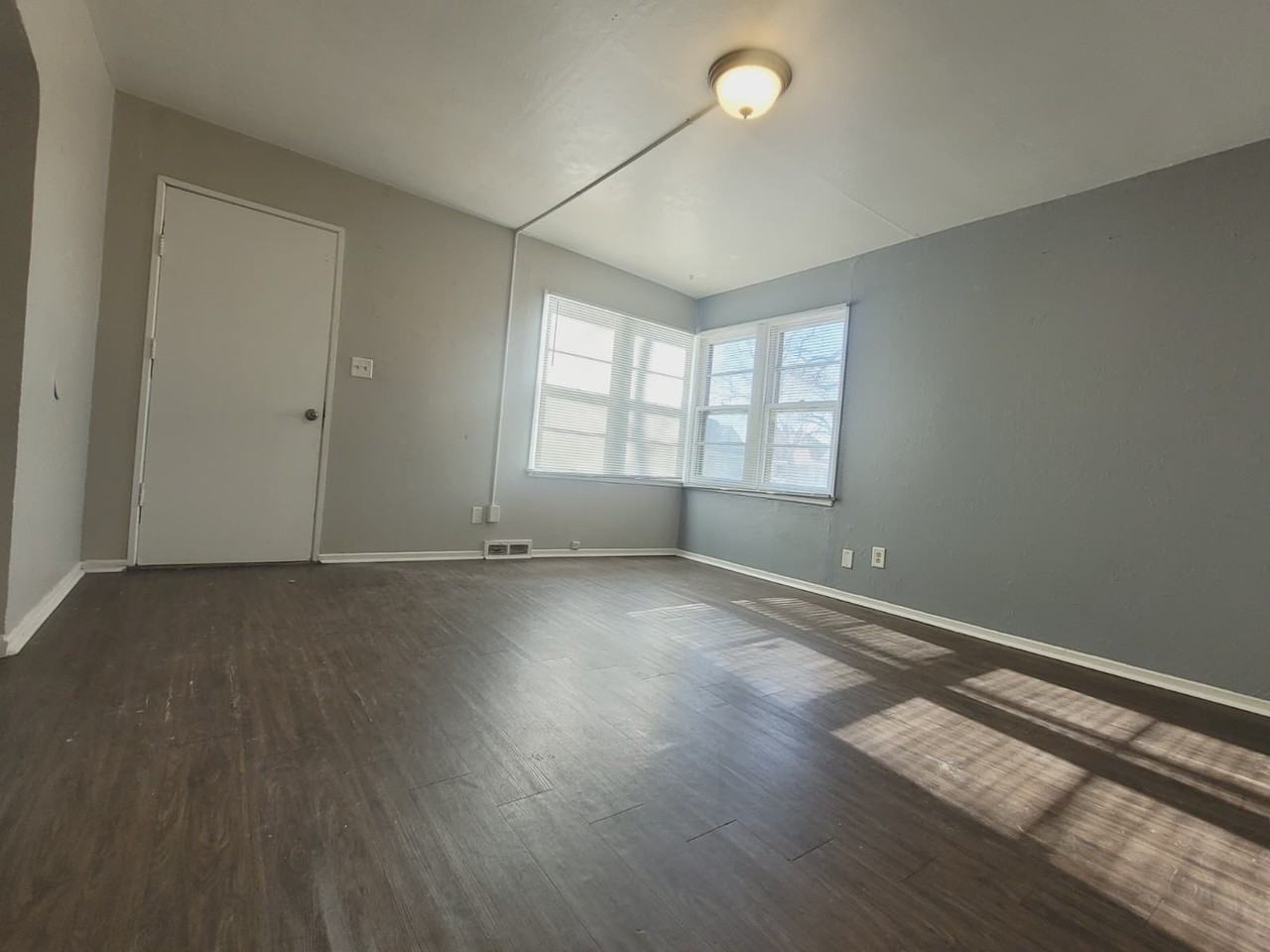 922 W 4th St #1 - Photo 4 of 10