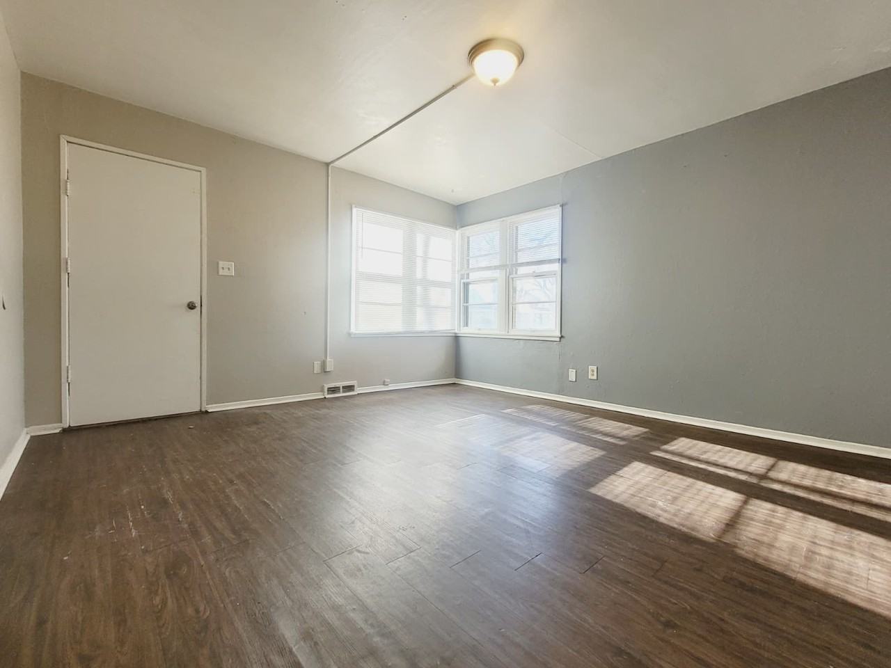 922 W 4th St #1 - Photo 6 of 10