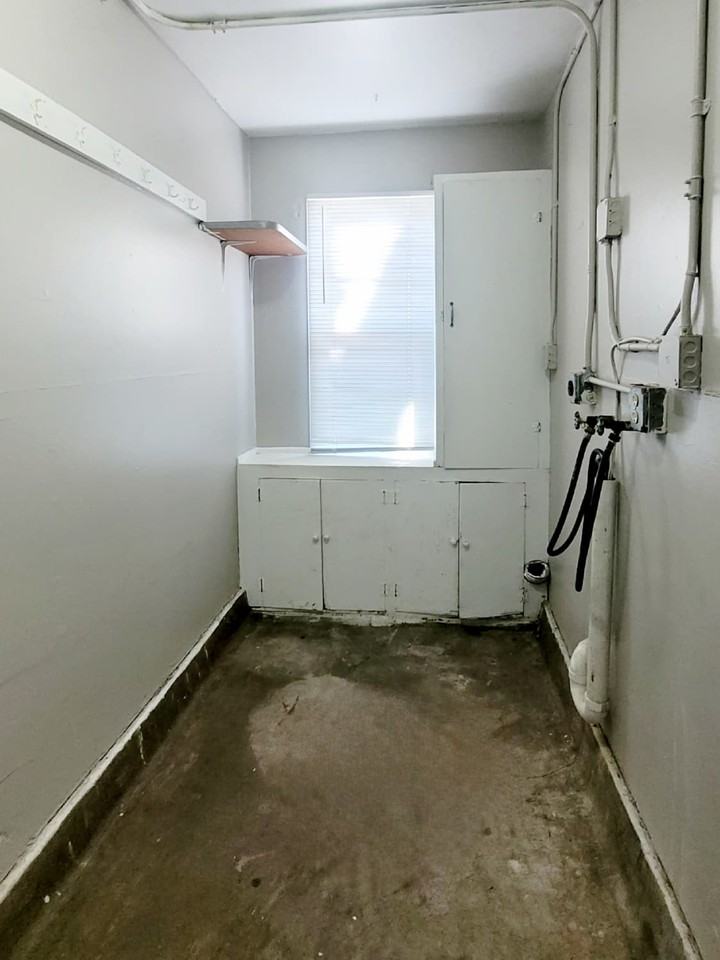 922 W 4th St #1 - Photo 7 of 10