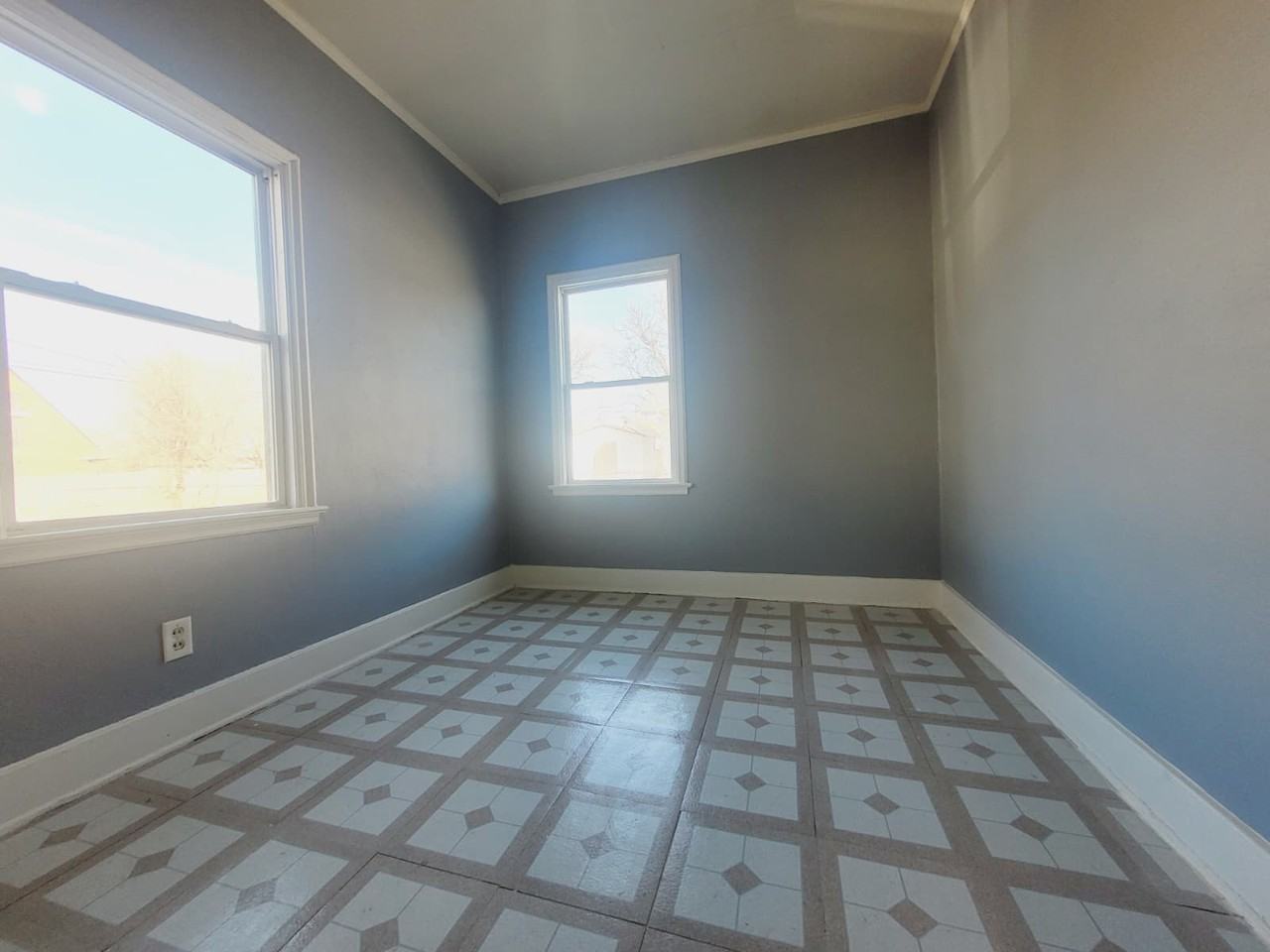 516 W 4th St #1 - Photo 2 of 9