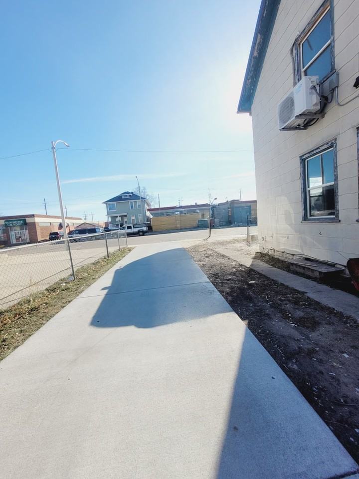 516 W 4th St #1 - Photo 5 of 9