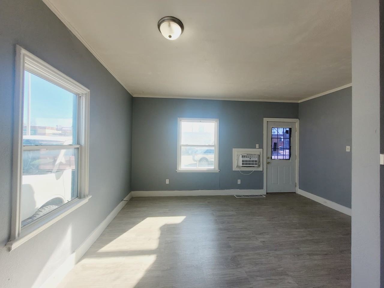 516 W 4th St #1 - Photo 7 of 9