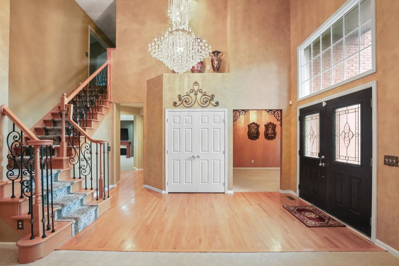 6569 Whispering Woods Dr - Photo 4 of 37